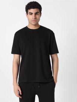 R&B - Men Black Solid Relaxed Fit T-Shirt
