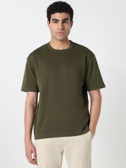 R&B - Men Olive Solid Relaxed Fit T-Shirt