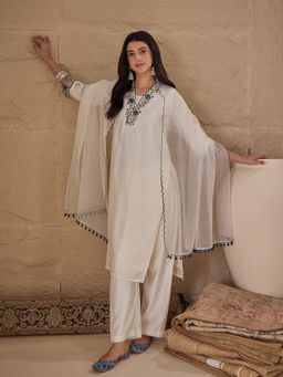 AVANSHEE - Off White Floral Straight Kurta Pant with Dupatta