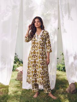 Rangita - Off White Floral Printed Straight Kurta & Pant