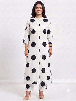 Aayusika - White Printed Straight Kurta & Pant