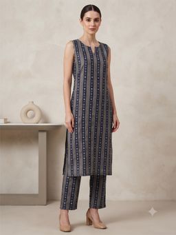 Aayusika - Blue Printed Straight Kurta & Pant
