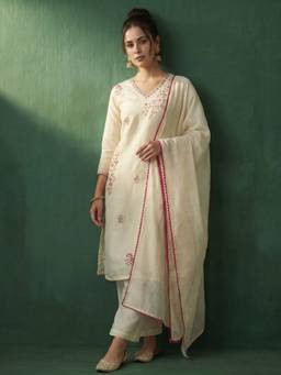 AVANSHEE - Off White Mul Chanderi Kurta with Pant and Dupatta