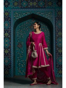 MONK & MEI - Pink Zaalima Kurta with Salwar and Dupatta (Set of 3)