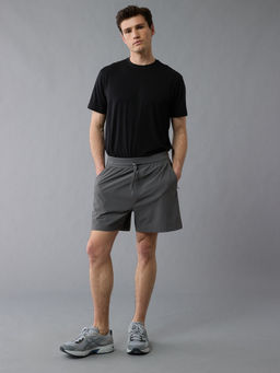 American Eagle - Black Solid Regular Fit T-Shirt