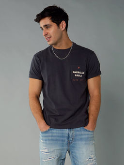 American Eagle - Black Solid Regular Fit T-Shirt