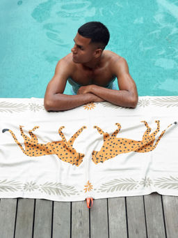 Doctor Towels - The Bath Community Cheetah Charm and Tropical Flamingo Bamboo Bath Towel (Pack of 2)