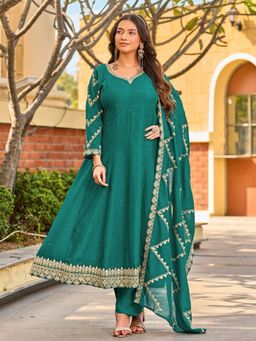 Tansi - Rama Vichitra Green Kurta with Pant and Dupatta