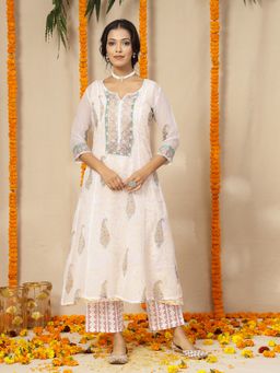 TERHA TAALI - White Kota Doria Kurta with Inner and Pant