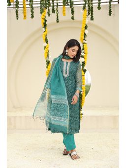 TERHA TAALI - Handcrafted Dabu Print Green Kurta with Pant and Dupatta