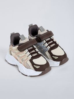 Hopscotch - Brown 3D Applique Sneakers