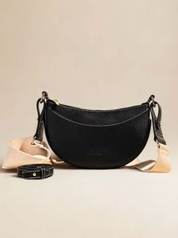 ZAMANA - Women The Olli Sling Bag - Black