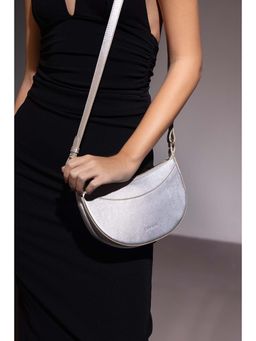 ZAMANA - Women The Olli Sling Bag - Silver