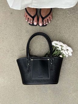 ZAMANA - Women The Tori Handbag With Detachable Strap - Weaved Black