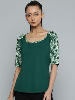 Alcis - Women Green Printed Scoop Neck T-shirt