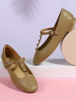 Mochi - Women Beige Ballerina