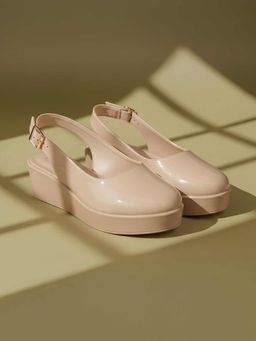 Mochi - Women Beige Sandals