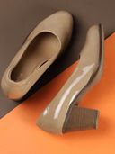 Beige color option, Currently selected