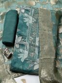 Green color option, Sold out, Currently selected