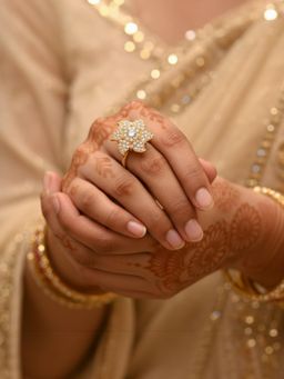 Accessher - Gold-Plated American Diamond Flower Adjustable Finger Ring