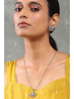 Rangriti - Women White Floral Brass Necklace Set