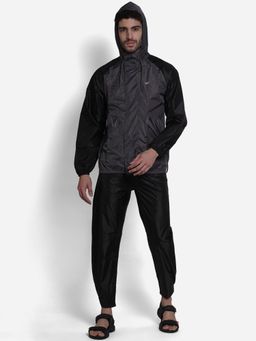 WILDCRAFT - Men Grey Colorblock Rain Jacket