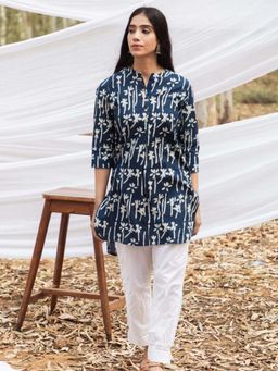 Mera Rang - Floral Printed Short Samiya Kurti with White Pant (Set of 2)