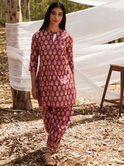 Mera Rang - Samiya Red Floral Printed Kurta with Salwar (Set of 2)