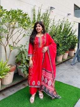 Ekana Label - Red Laal Phool Printed Kurta with Pant and Dupatta (Set of 3)