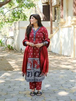 Ekana Label - Maroon Rudra Rajni Kurta with Pant and Dupatta (Set of 3)