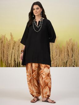 InWeave - Women Black Casual Regular Fit Kurta and Salwar
