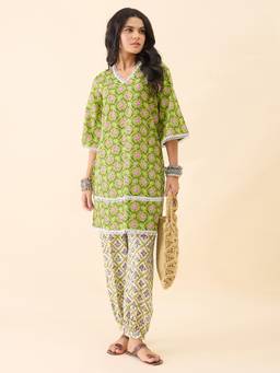 WineRed - Women Green Casual Straight Fit Kurta and Salwar