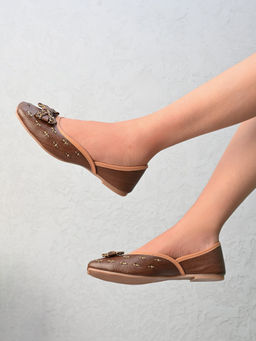 XE Looks - Brown Woven Bow Accent Cushioned Square Toe Jutties