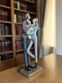 Sun Mun Decors - Silver Family with Newborn Figurine