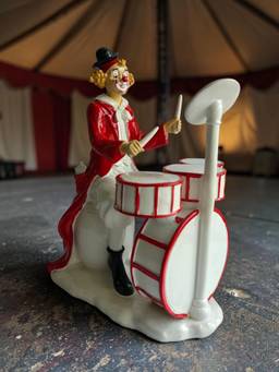 Sun Mun Decors - Drummer Band Clown Figurine