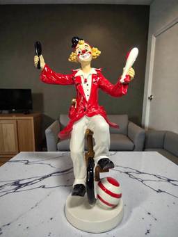 Sun Mun Decors - Clown on Cycle Figurine