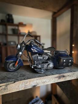 Sun Mun Decors - Vintage Metal Bike Showpiece