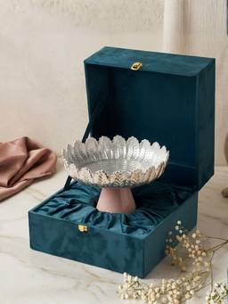 The Home Co - Silver-Plated Leaf-Rim Pedestal Bowl in Velvet Gift Box