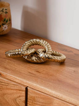 CASA DECOR - Gold Aluminium Interlocking Rings Showpiece for Tabletop