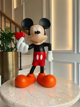 Sun Mun Decors - Mickey Mouse Heart Love Showpiece, Cute Cartoon Figurine