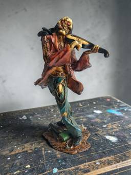 Sun Mun Decors - Zombie with Violin Figurine