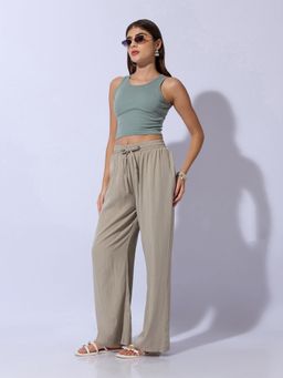 SHOWOFFFF - Women Green Solid Straight Fit Parallel Trousers