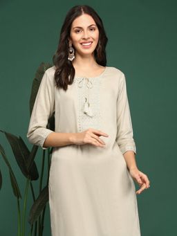 SHOWOFFFF - Women's Cream Embroidered Straight Kurta