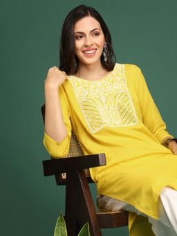 SHOWOFFFF - Women's Yellow Solid Straight Kurta