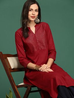 SHOWOFFFF - Women's Red Solid Straight Kurta