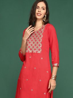 SHOWOFFFF - Women's Red Embellished Straight Kurta