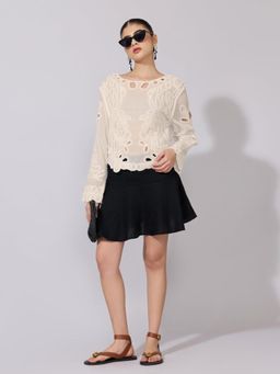 SHOWOFFFF - Edition Womens Embroidered Cream Cut-Out Crop Top