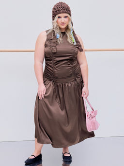 Cider - Satin Ruched Drawstring Maxi Dress Curve & Plus
