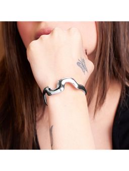Salty - Stylish Silver Undulating Bracelet
