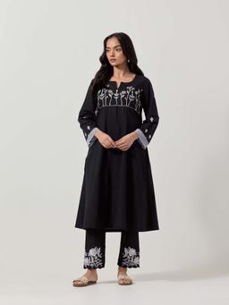 Priya Chaudhary - Black Kurta With Pant (Set of 2)